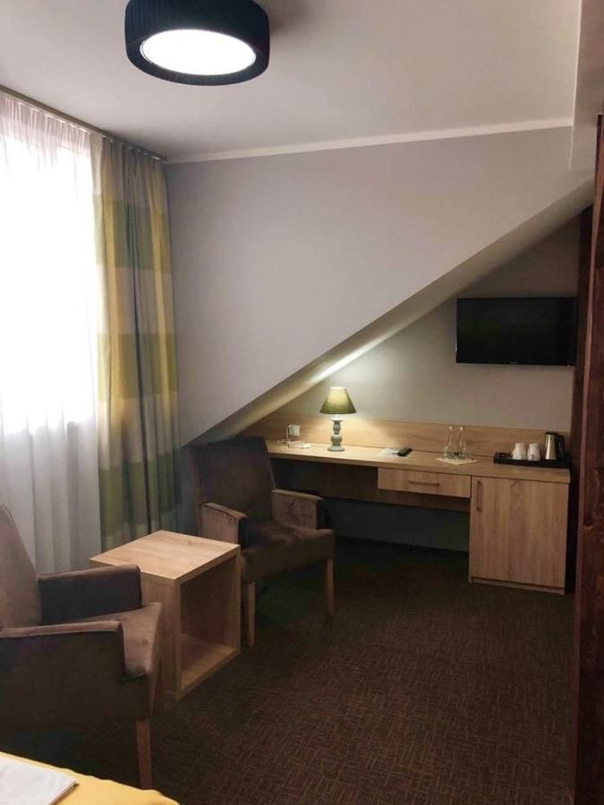 Отель Hotel Mużakowski Ленкница-47